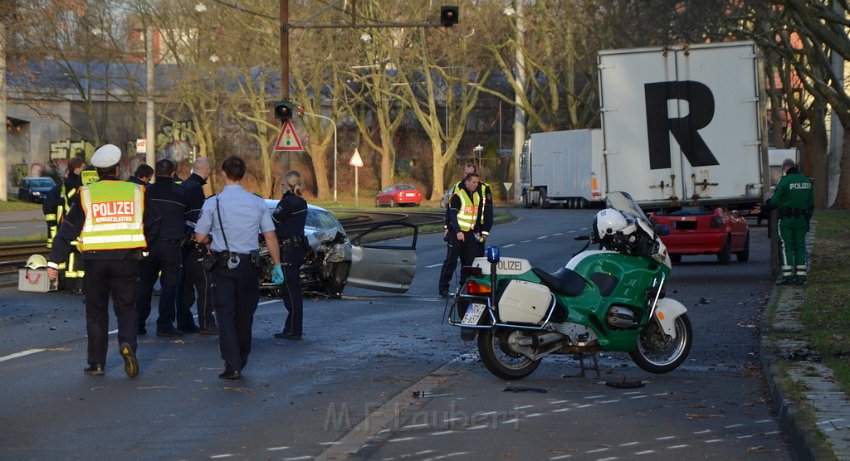 VU PKW Baum Koeln Muelheim Pfaelzischer Ring P038.JPG